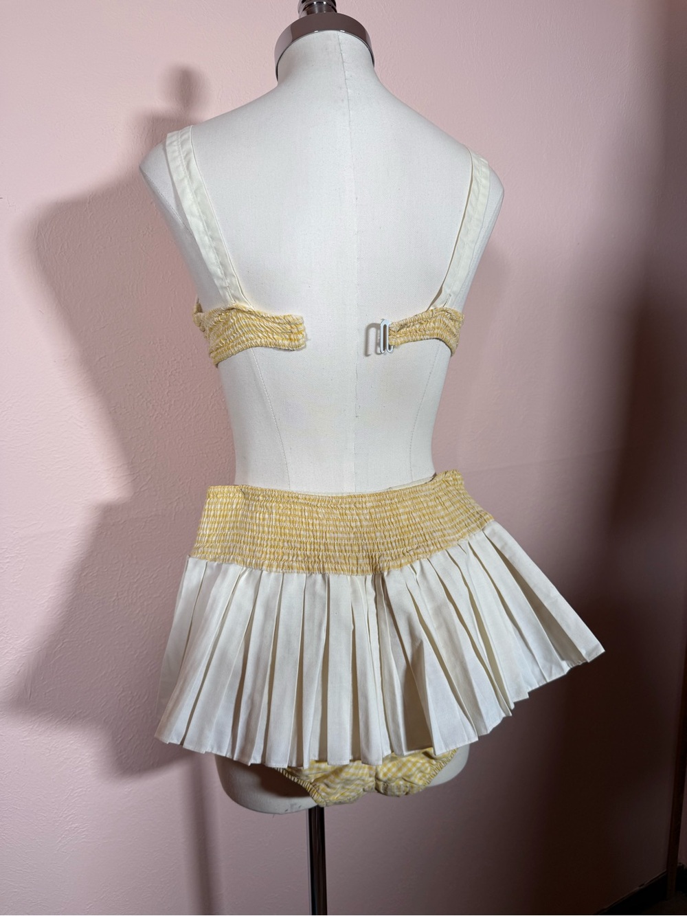 Vintage 1950’s yellow gingham Skirted two piece swimsuit Pinup girl Small - Picture 5 of 17